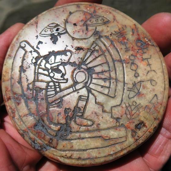 Figural disc